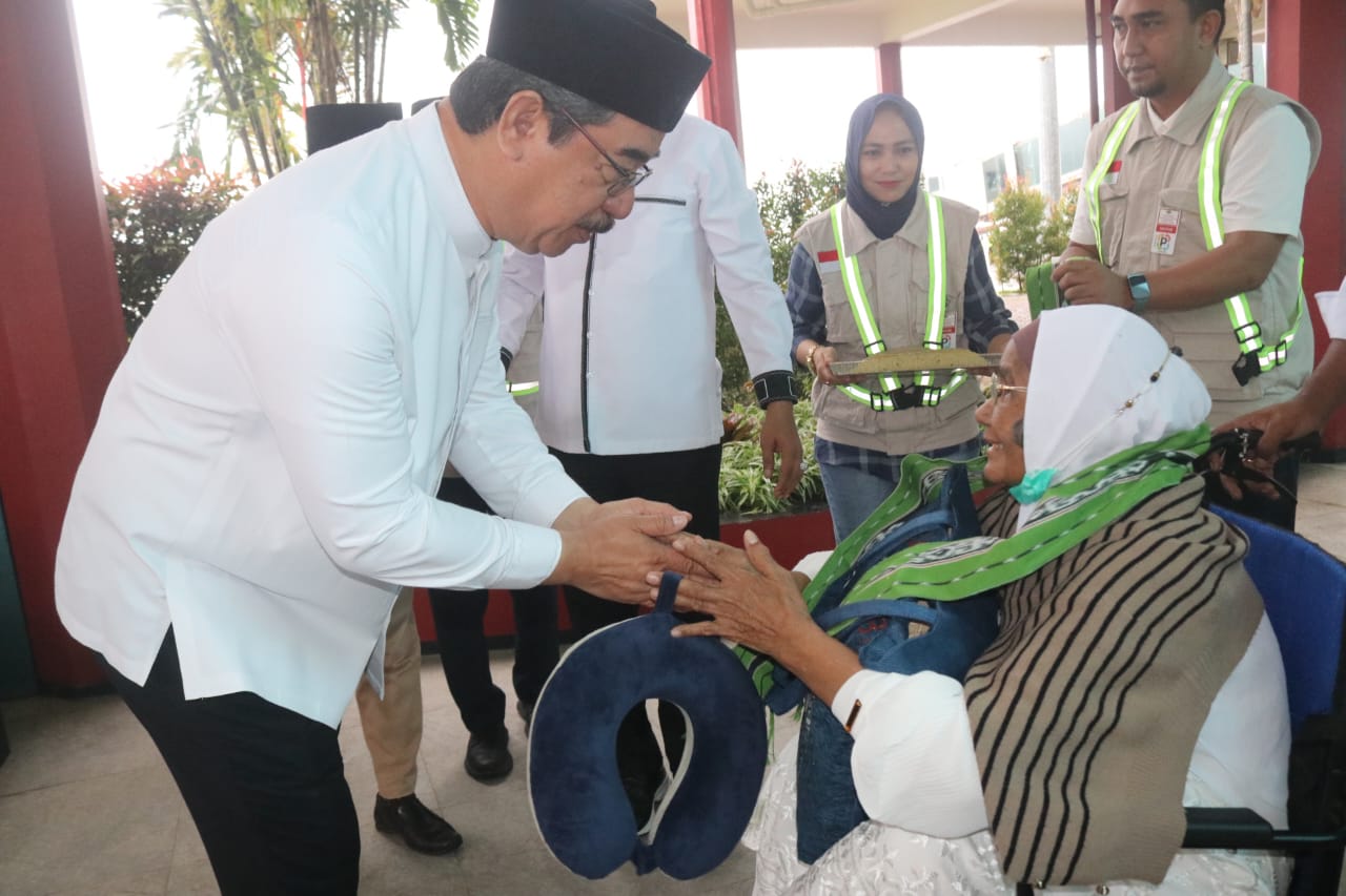 Gubernur Maluku Sambut 390 Jemaah Haji Asal Maluku di Bandata Pattimura Ambon