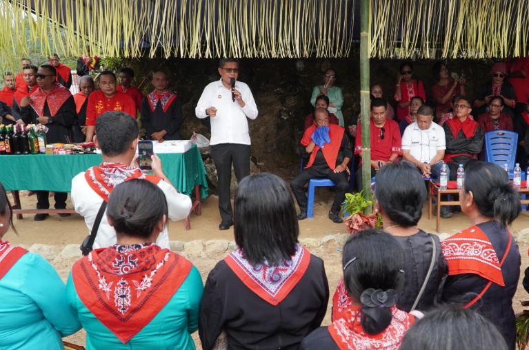 Komitmen Pemkot Ambon Lestarikan Tradisi Adat, Wali Kota Buka Resmi Acara Cuci Negeri Soya