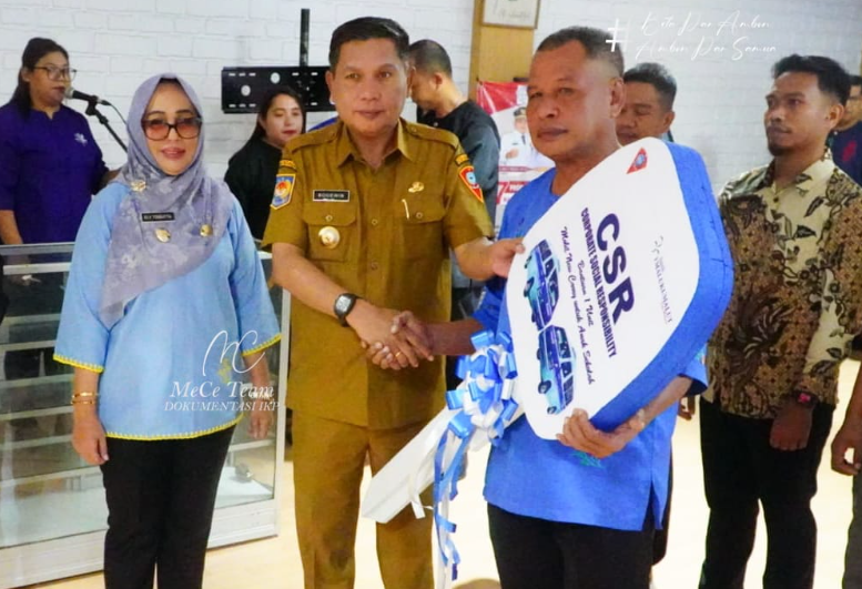 Pemkot Ambon Serahkan Mobil CSR dan NIB Gratis untuk Dukung Pendidikan dan UMKM