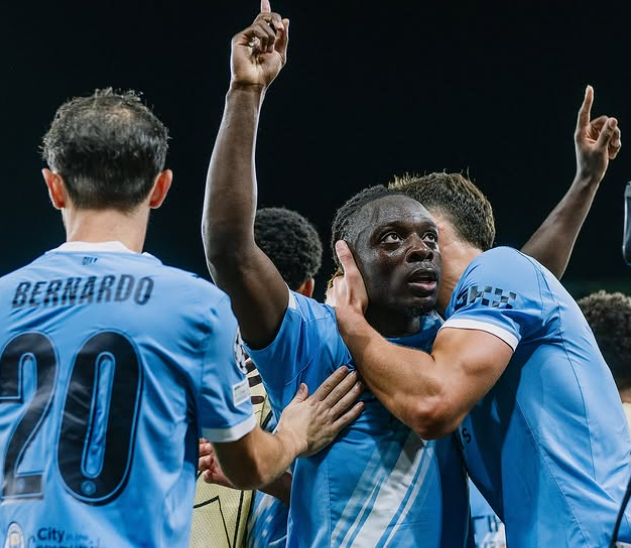 Manchester City Libas 10 Pemain Napoli 2-0