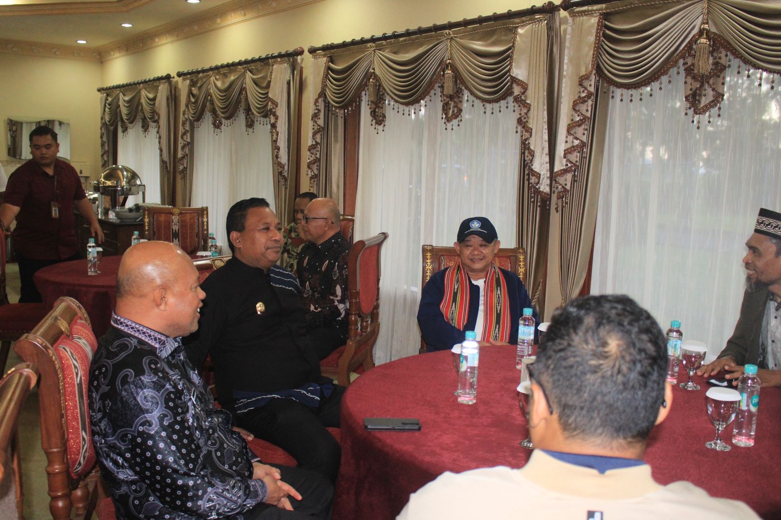 Wagub Vanath Sambut Kedatangan Mendikdasmen Abdul Mu’t di Ambon