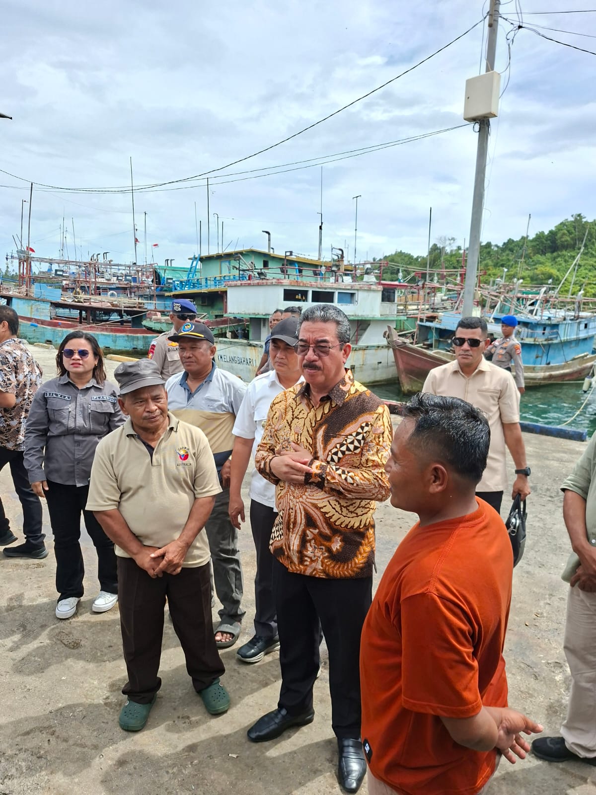 Gubernur Lewerissa Tinjau Pelabuhan Dobo