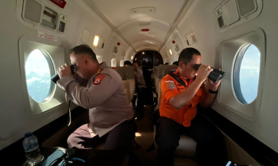 Polda Maluku Terjunkan Pesawat Canggih Cari Korban KM Maluku Prima Makmur yang Terbakar di Laut Banda