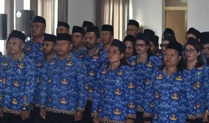 Lantik 47 Kepsek, Bupati Aru Ingatkan  Penggunaan Dana Bos Secara Akuntabel   ‎