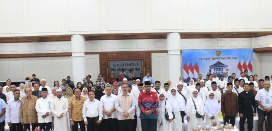Pemprov Maluku Berangkatkan 55 Peserta Wisata Religi untuk Perkuat Kerukunan