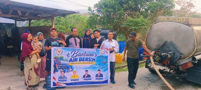 DPD RI Beri Bantuan Air Bersih Bagi Warga Lorong Putri
