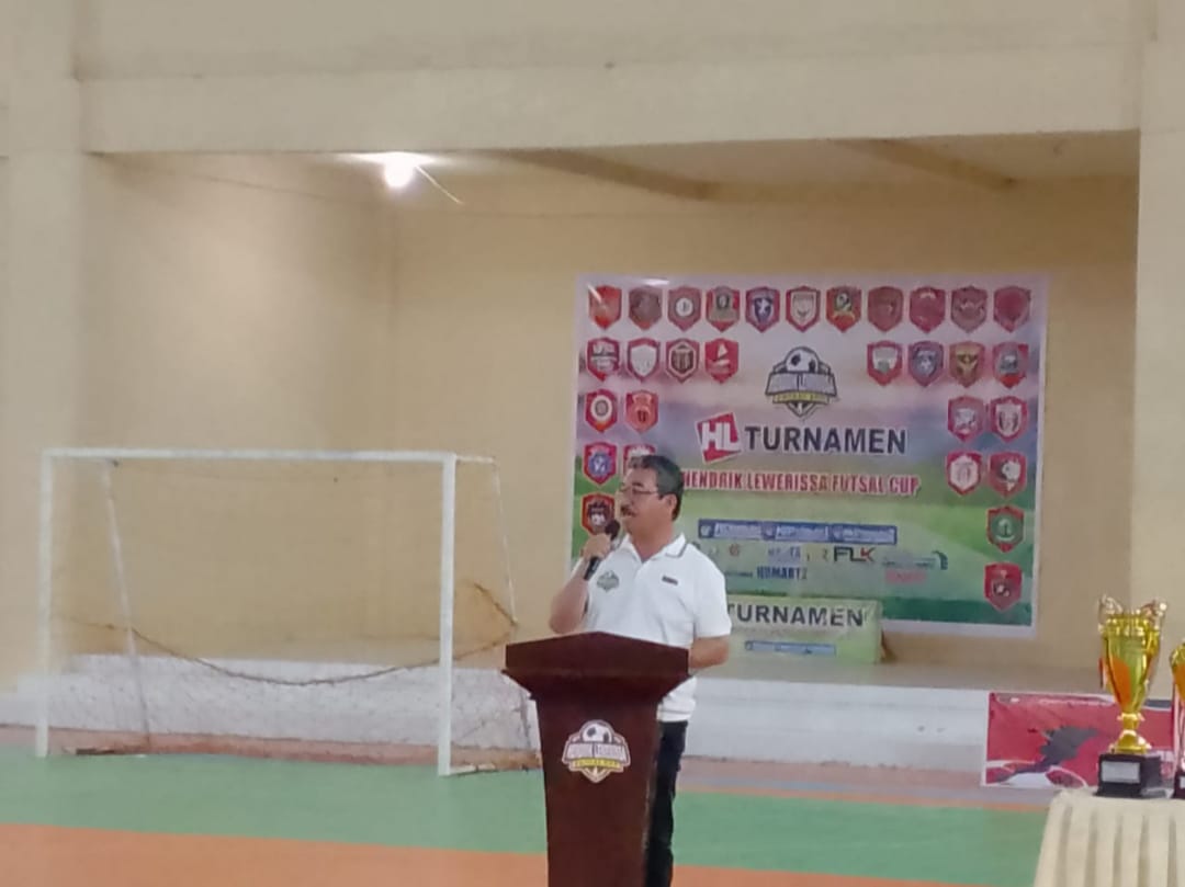 Gubernur Hendrik Tutup Turnamen HL Futsal Cup 2025 di Namlea