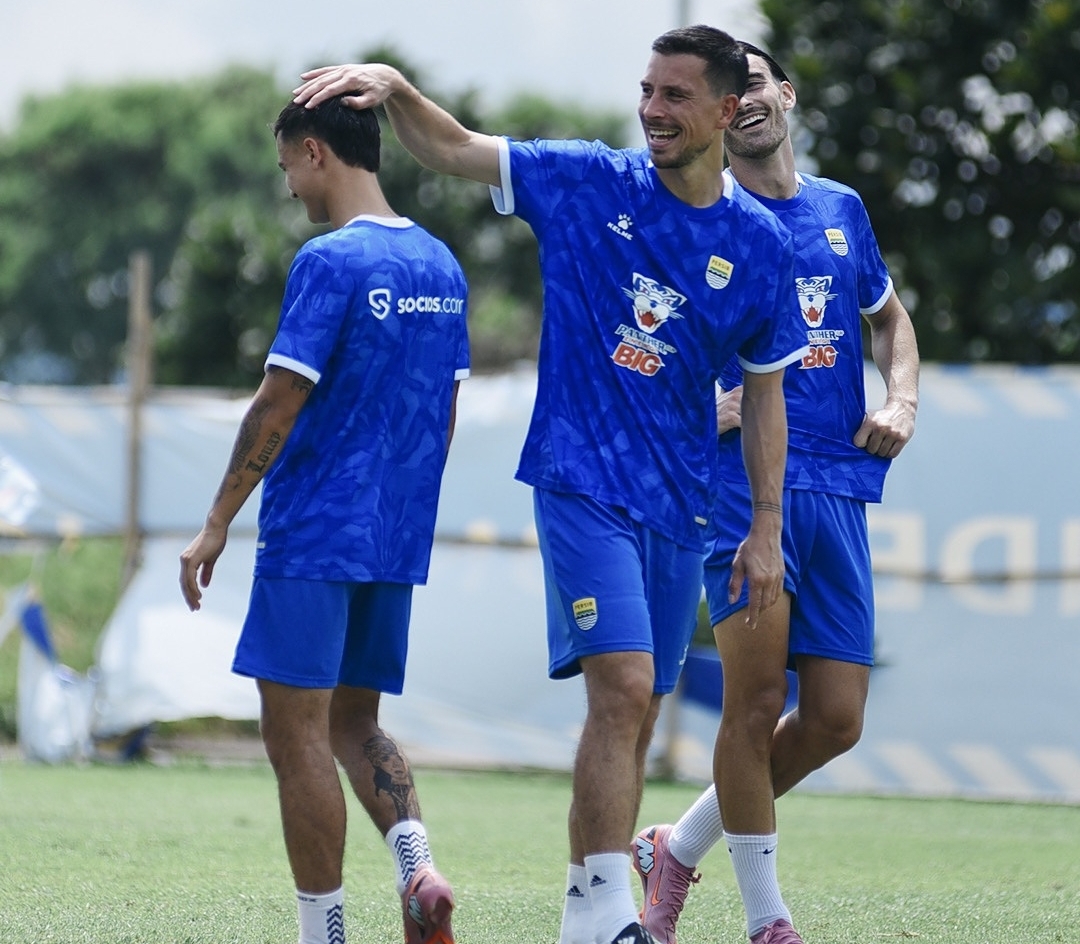 Thom Haye dan Eliano Reijnders Antusias Jalani Latihan Perdana, Siap Debut Bersama Persib Hadapi Persebaya