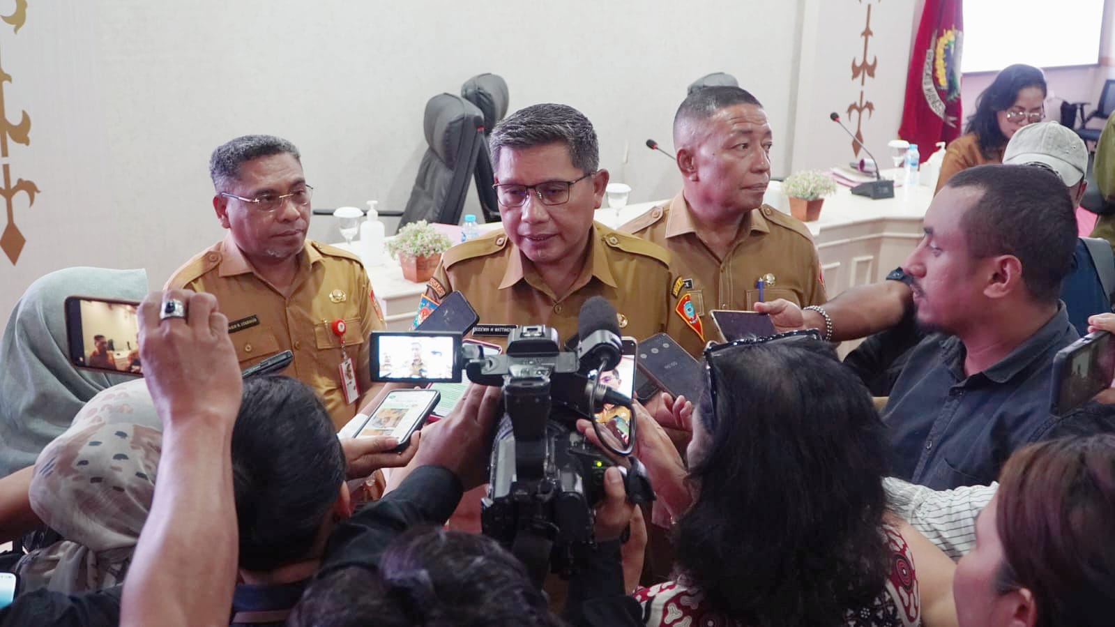 Pemkot Ambon Perkuat Strategi Pengentasan Kemiskinan Lewat Bantuan Sosial dan Pemberdayaan Ekonomi