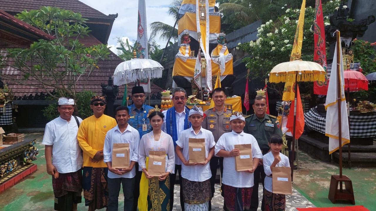 Gubernur Maluku Hadiri Galungan dan Resmikan Candi Bentar di Pura Siwa Stana Giri Ambon