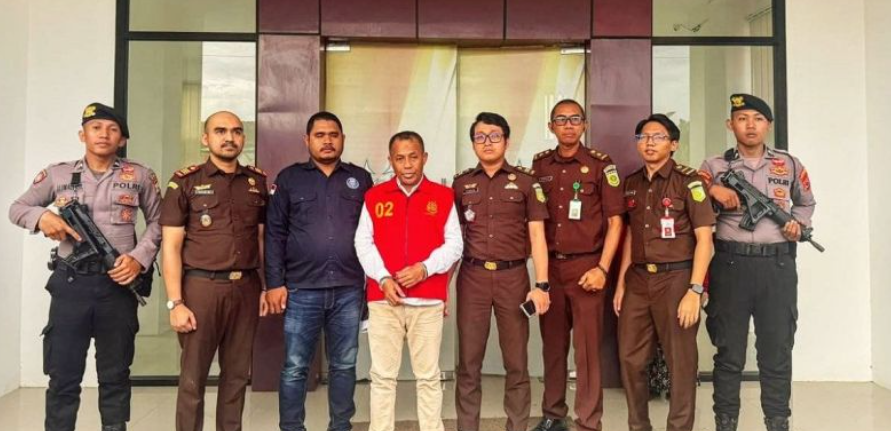 Diduga Korupsi Proyek Bank Darah RSUD, Direktur RSUD Goran Riun SBT Resmi Ditahan