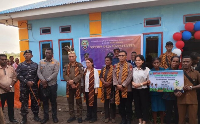 Bupati Kepulauan Aru Resmikan Rumah Adat dan Kantor Desa Kalar Kalar 