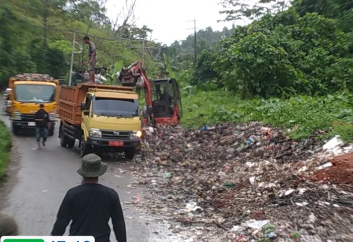 Pemkot Ambon Keruk 12 Ton Sampah di Kawasan Arbes