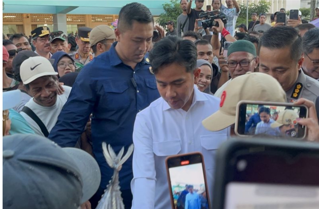 Wapres Gibran Tinjau Pasar Mardika Ambon Pantau Pasokan Pangan