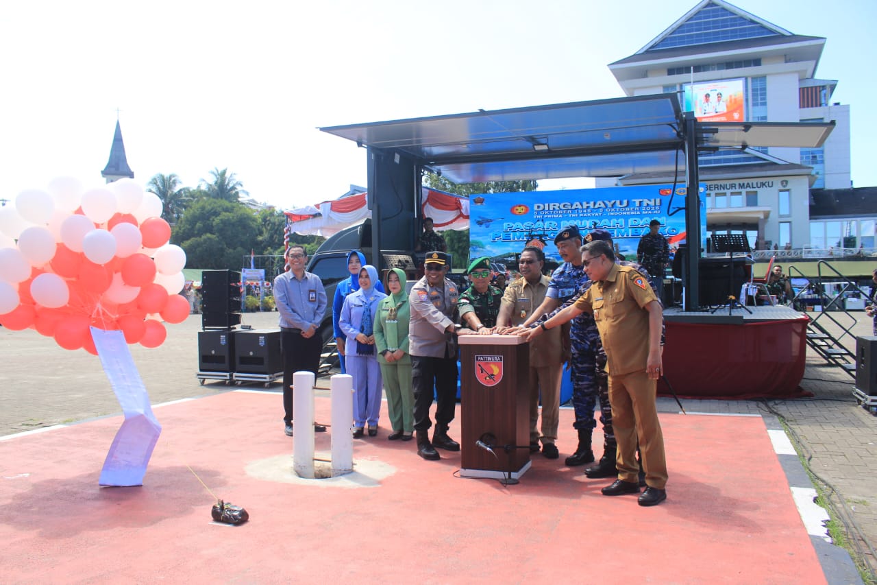 Wagub Maluku Buka Pasar Murah Dalam Rangka HUT TNI di Ambon﻿