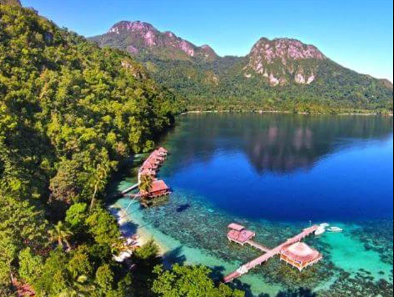 Balai Taman Manusela Revitalisasi Fasilitas Kawasan Pantai Ora Maluku