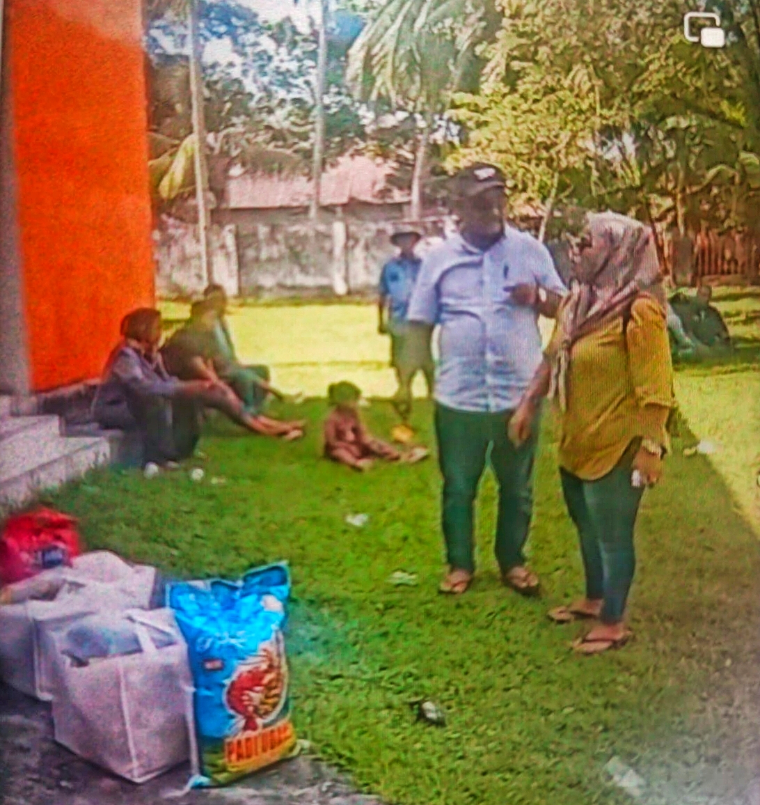Viral!! Warga Masohi Ngamuk, Bantuan Uang Tunai Kemensos Disulap Kantor Pos Jadi Sembako 