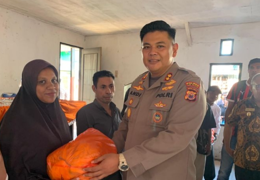 Polres Bursel Salurkan 138 Paket Sembako untuk Warga Terdampak Banjir, Forkopimda Turun Langsung ke Lokasi