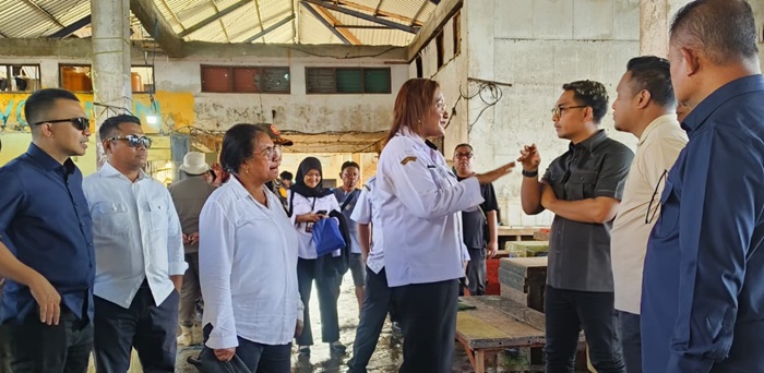 Tinjau Pasar Arumbae, Far Far: Kondisi Jauh dari Harapan