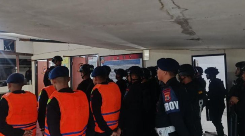 Brimob Maluku Siaga Antisipasi Bencana di Ambon, Pasca Longsor dan Banjir Meluas