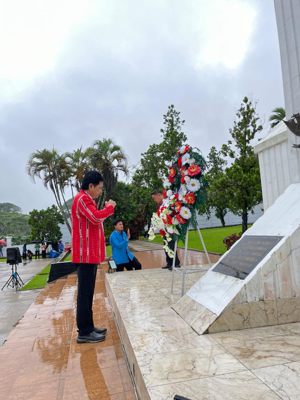 HUT ke-80, Pemprov Maluku Tabur Bunga di Makam Pahlawan Kapahaha