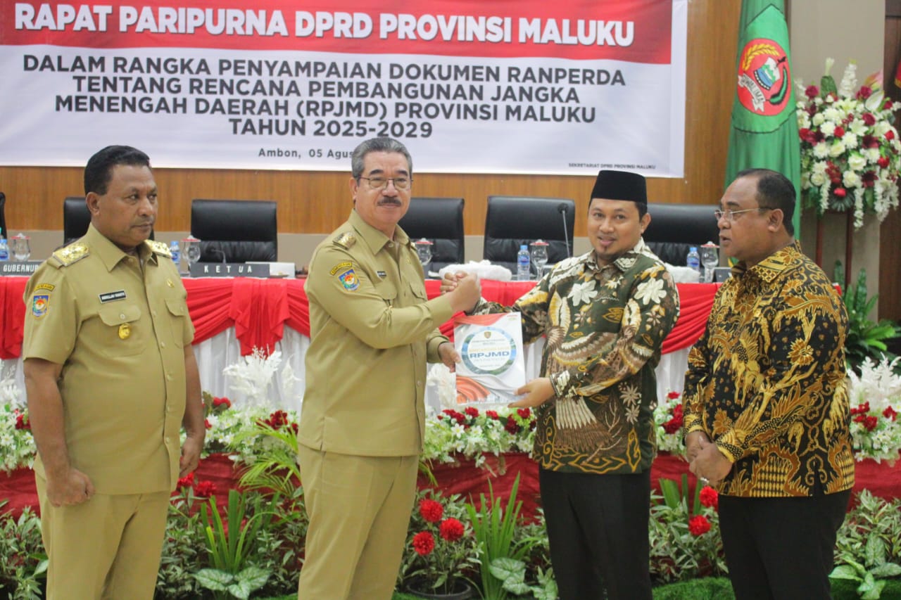 Gubernur Maluku Sampaikan Ranperda RPJMD 2025–2029 dalam Rapat Paripurna DPRD