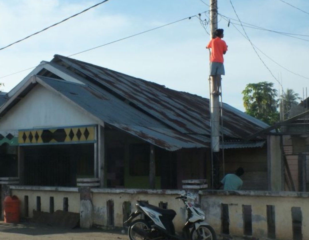 Kenang Masa Kecil di Maluku Hidup dengan Lampu Pelita, Bahlil Bertekad Tuntaskan Program Listrik Desa