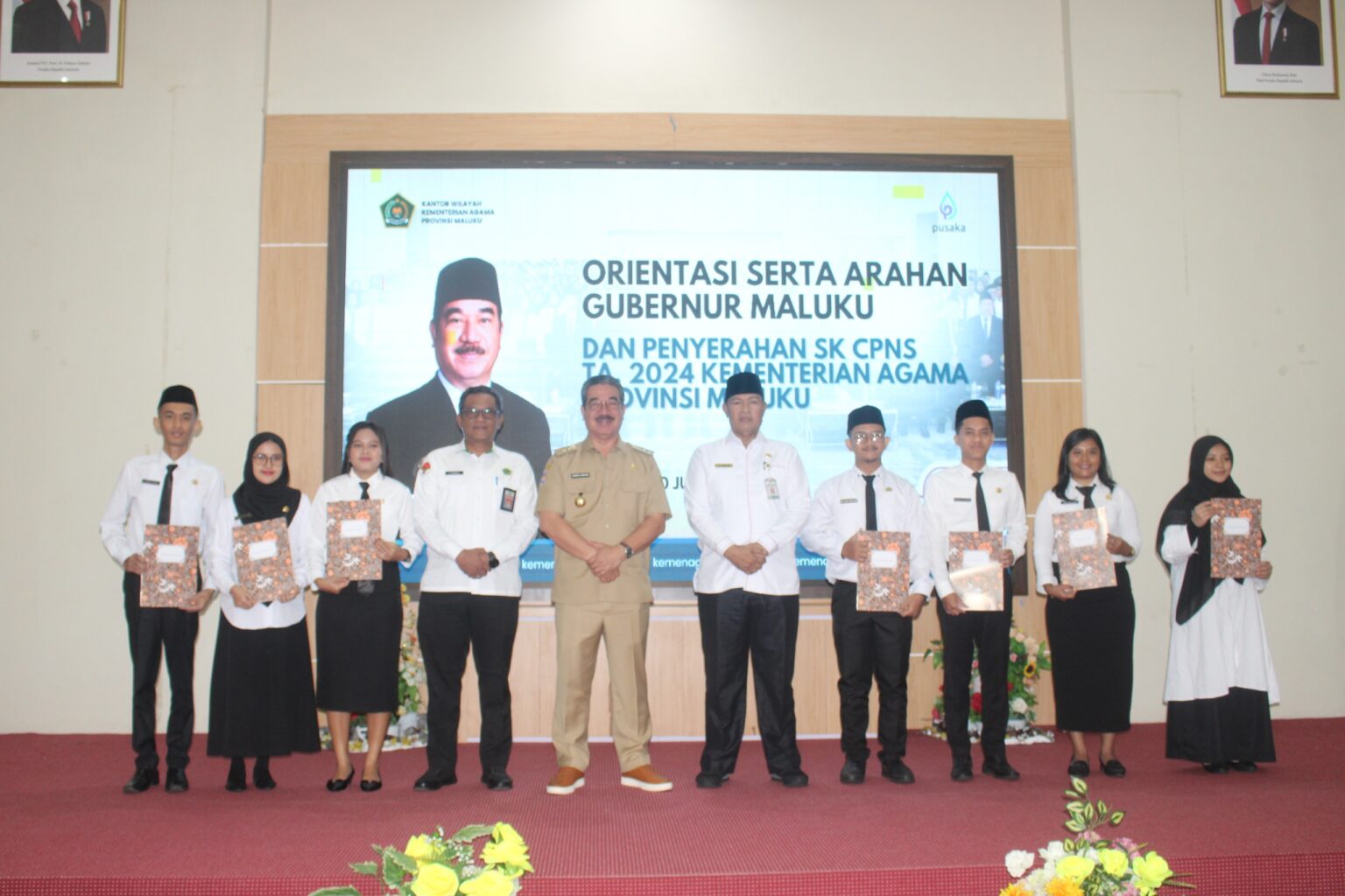 Gubernur Serahkan 99 SK CPNS Kanwil Kemenag Maluku