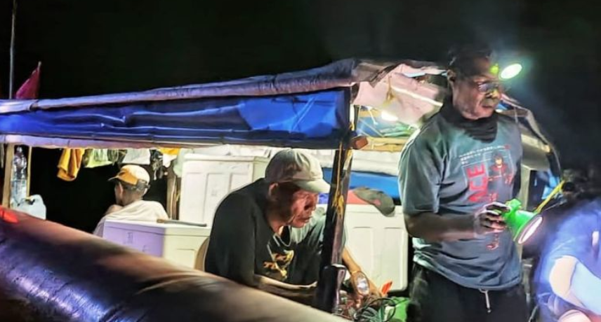 Lima Nelayan Dobo Diselamatkan Tim SAR Usai Longboat Alami Kerusakan Mesin