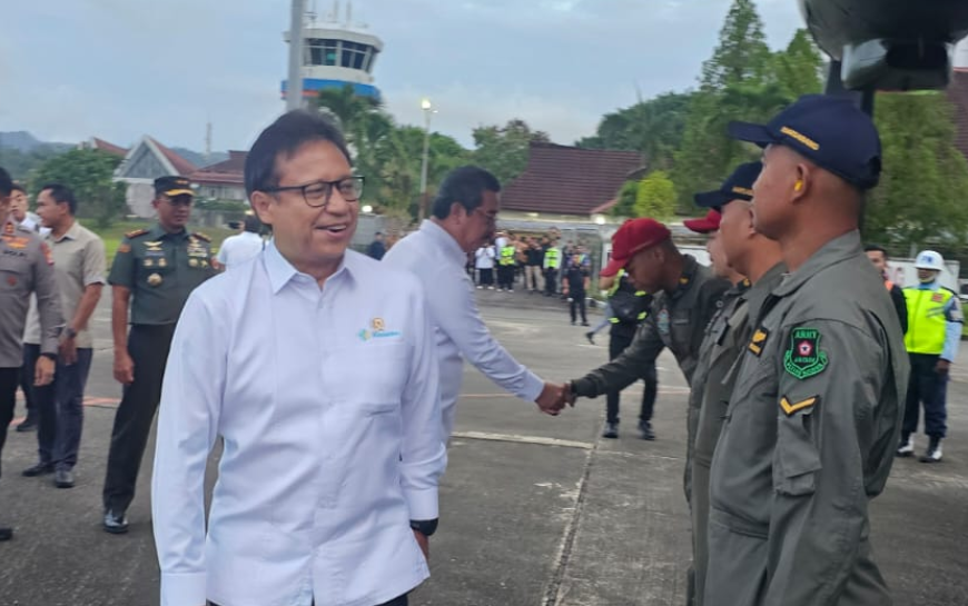 Gub Maluku Sambut Kedatangan Menteri Kesehatan  Budi Gunadi di Bandara Pattimura Ambon