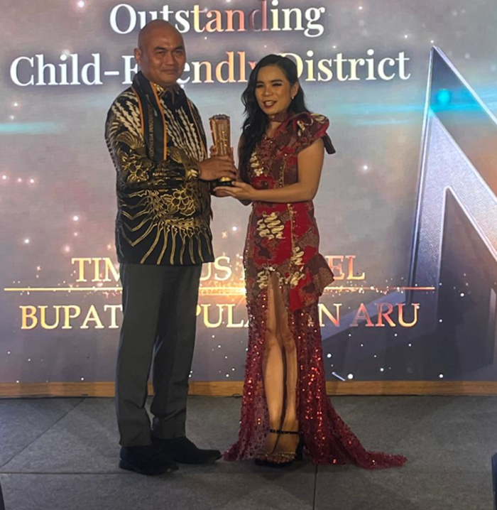 Bupati Timotius Kaidel Raih Penghargaan ”Indonesia Innovation Excellent Award 2026