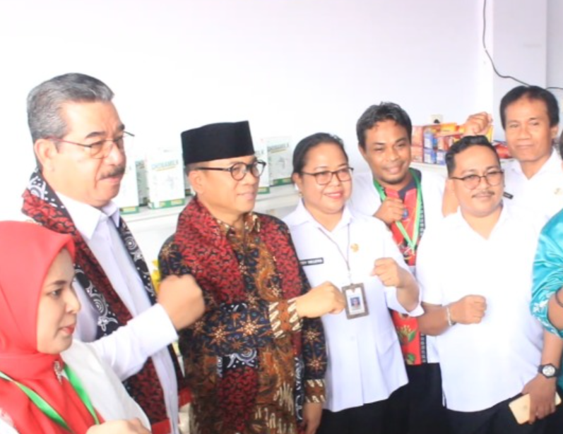 Mendes PDT Resmikan Koperasi Desa Merah Putih di Wayame Ambon