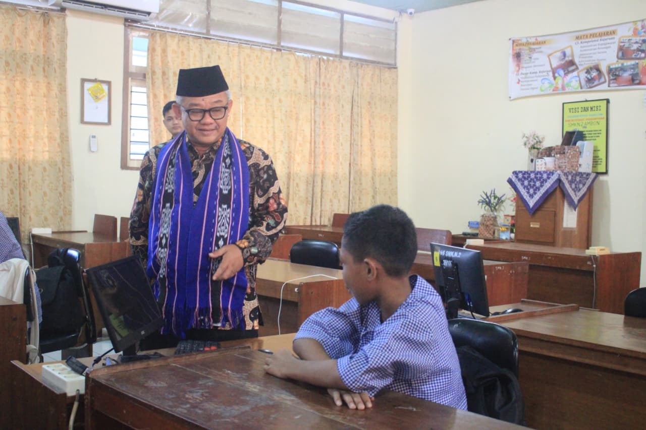 Kemendikdasmen Salur Bantuan Rp40 Miliar untuk 48 Sekolah di Maluku Tenggara