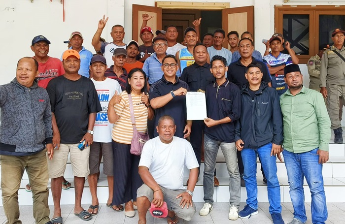 Perusahaan Galian C Ditutup, Puluhan Sopir Truck Seruduk DPRD Kota Ambon