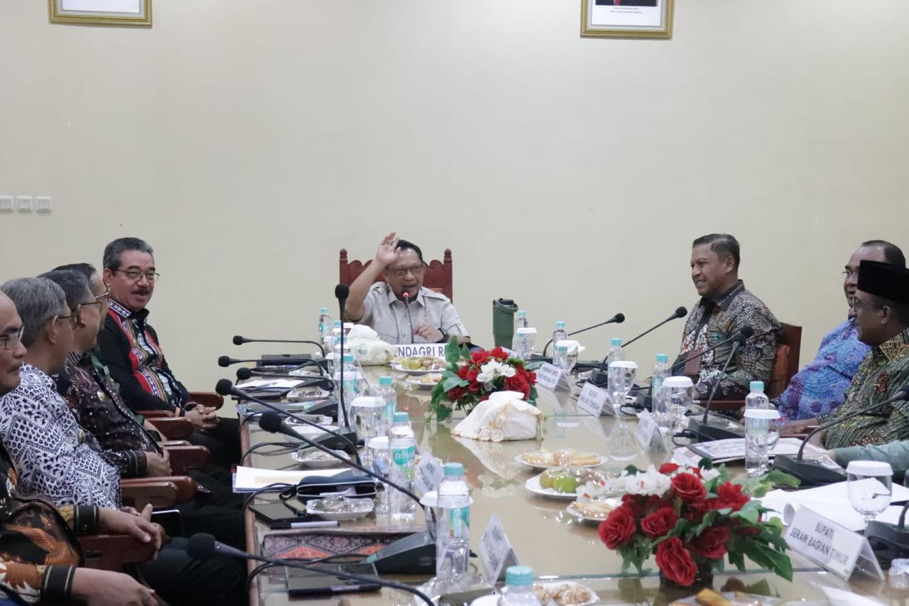 KONDISI KRITIS MALUKU! Di Depan Mendagri Tito, Gubernur Lewerissa Jujur Soal Ekonomi Seret dan Anggaran Cuma C