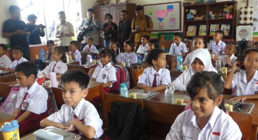 Menteri Bappenas Tinjau Program Makan Bergizi Gratis di Ambon