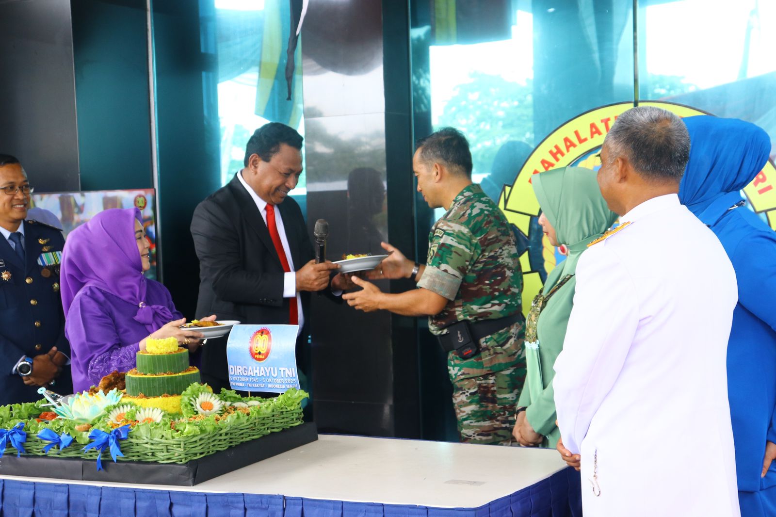 Peringatan HUT ke-80 TNI di Ambon, Wagub Maluku Hadiri Ramah Tamah
