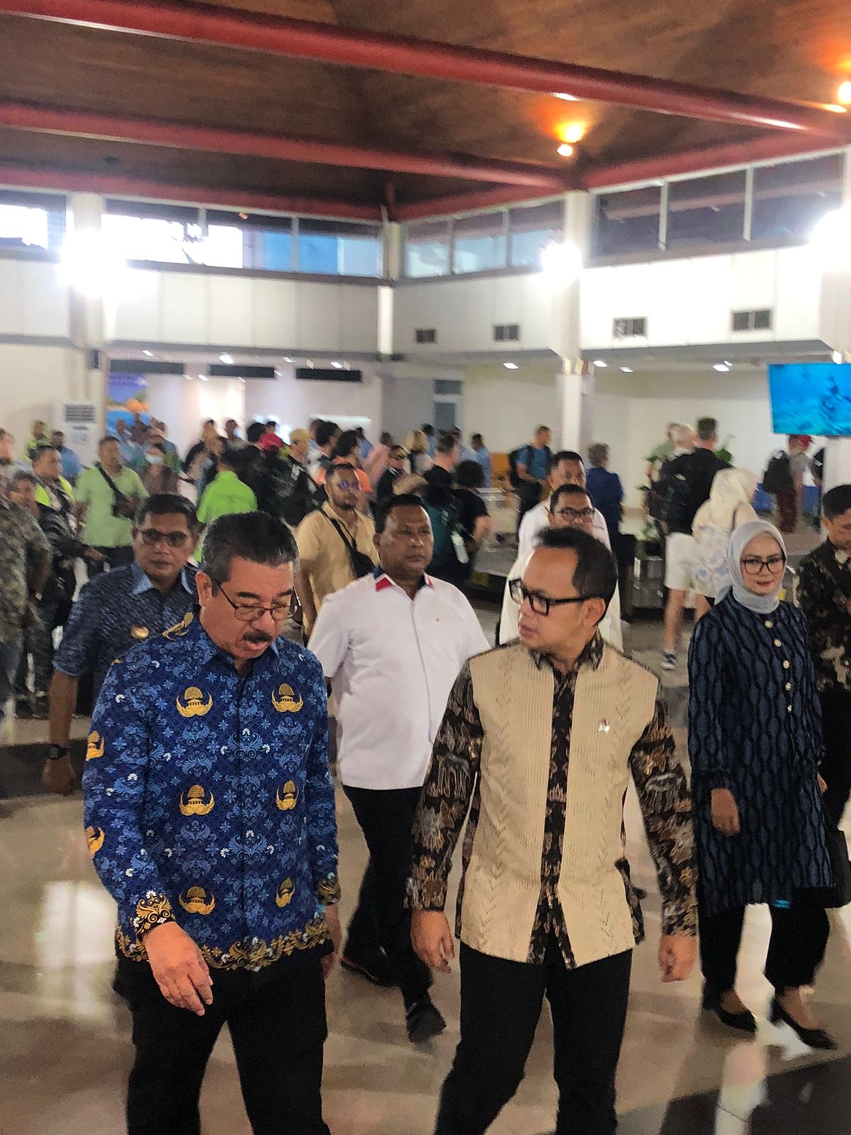 Wamendagri Bima Arya Kunjungi Ambon, Tunjukkan Kesederhanaan dan Dukung Penguatan Layanan Publik Maluku