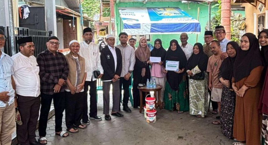 Masjid Raya Al Fatah Ambon Salurkan Bantuan Korban Kebakaran di Gang Banjo Batu Merah