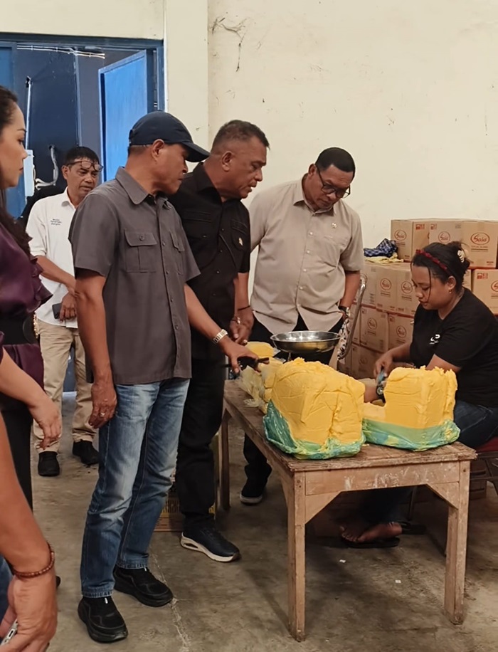 DPRD Ambon Tinjau Distributor, Temukan Produk Tidak Sesuai Takaran 