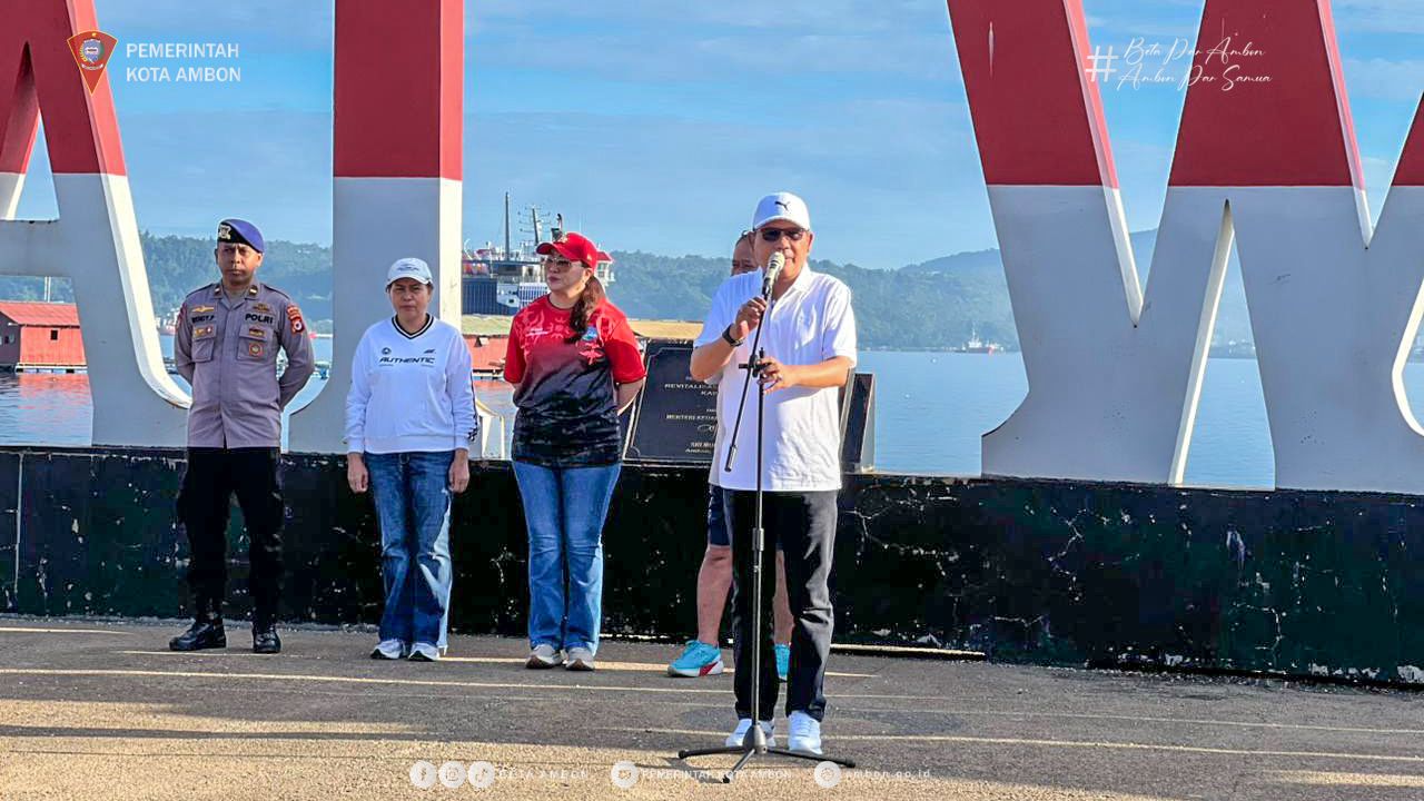 Pemkot Ambon Tegaskan Komitmen Jaga Kebersihan Teluk Ambon