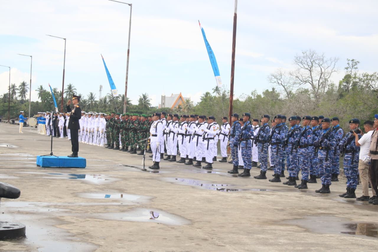 Hari Pahlawan di Maluku, TNI-Polri Tabur Bunga di Laut dan Serukan Aksi Nyata Bangun Daerah