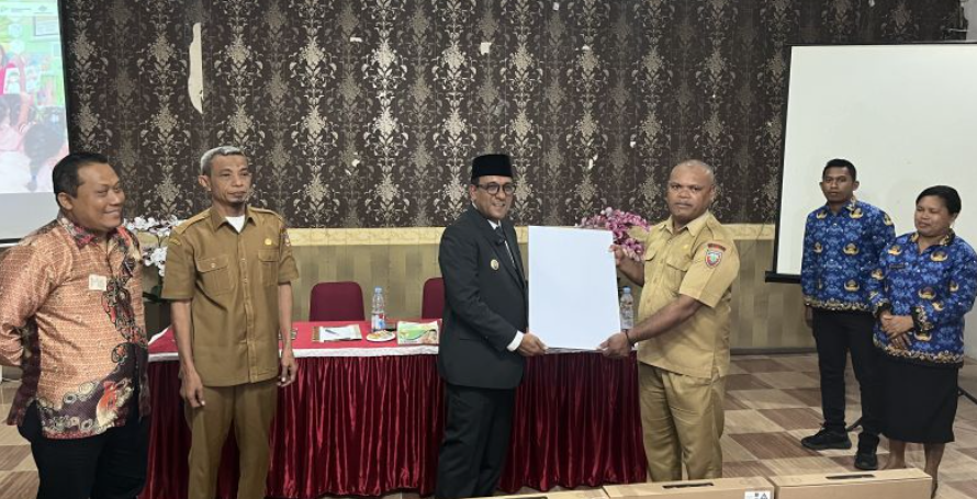 Pemkab Maluku Tengah Salurkan Bantuan Internet Satelit ke Sekolah 3T untuk Perluas Akses Pendidikan Digital