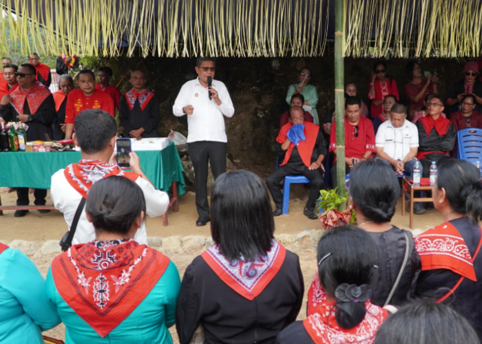 Komitmen Pemkot Ambon Lestarikan Tradisi Adat, Wali Kota Buka Resmi Acara Cuci Negeri Soya