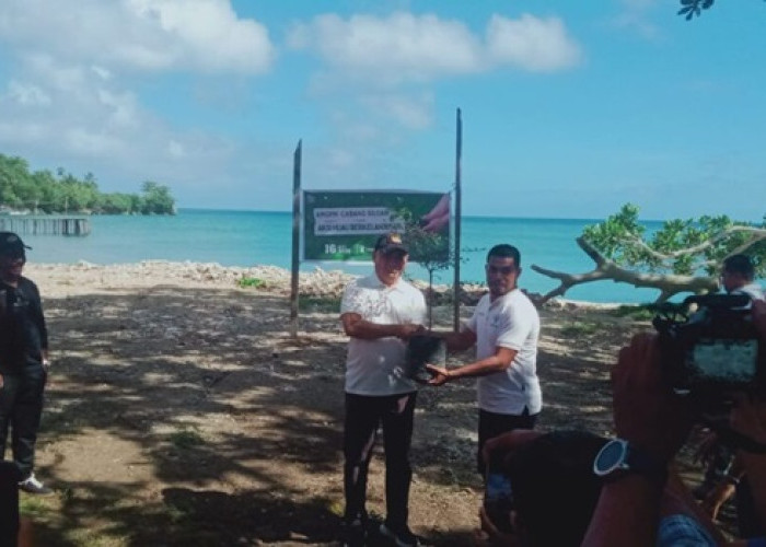 Hadiri Aksi HIjau Berkelanjutan Penanaman Mangrove, Bupati Kepulauan Aru Ajak Warga Jaga Lingkungan 