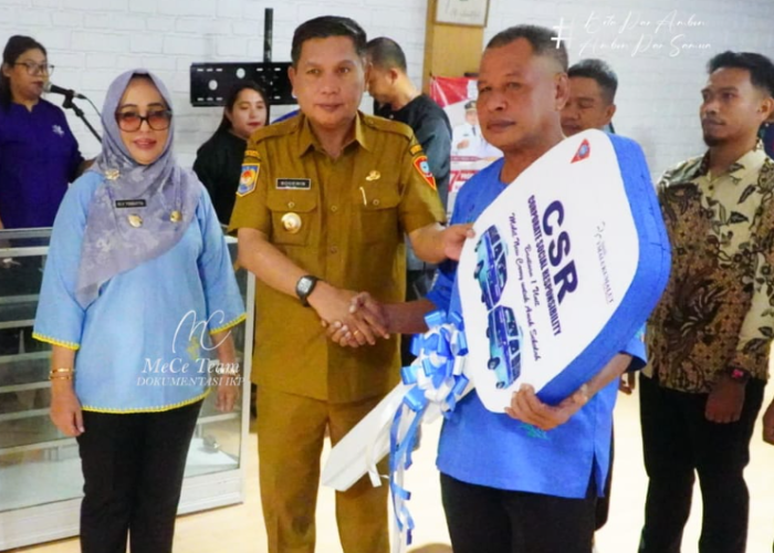 Pemkot Ambon Serahkan Mobil CSR dan NIB Gratis untuk Dukung Pendidikan dan UMKM