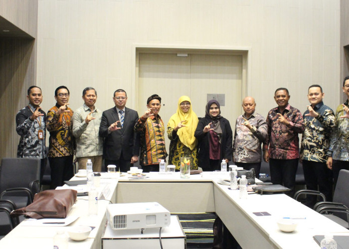 Pemprov Maluku Paparkan Komitmen Keterbukaan Informasi di Uji Publik Monev KIP 2025