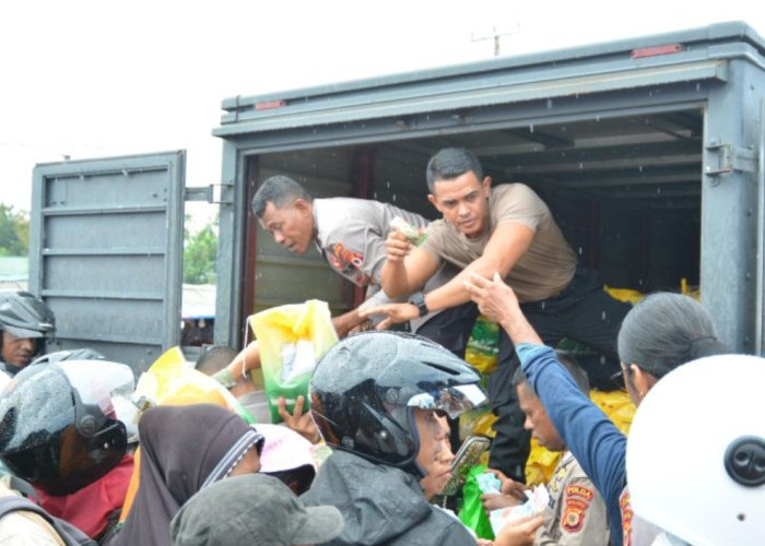 Polda Maluku Salurkan 90 Ton Beras SPHP ke Masyarakat