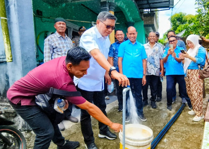 Resmikan Air Bersih di Ponegoro Atas, Wattimena: Diskon Rp500 Ribu Bagi Pelanggan Baru