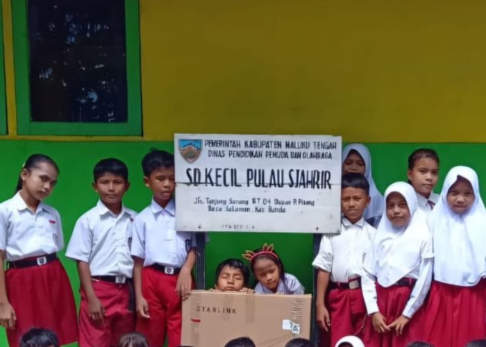 Pemkab Maluku Tengah Hadirkan Internet Satelit Starlink untuk Sekolah di Wilayah Terpencil